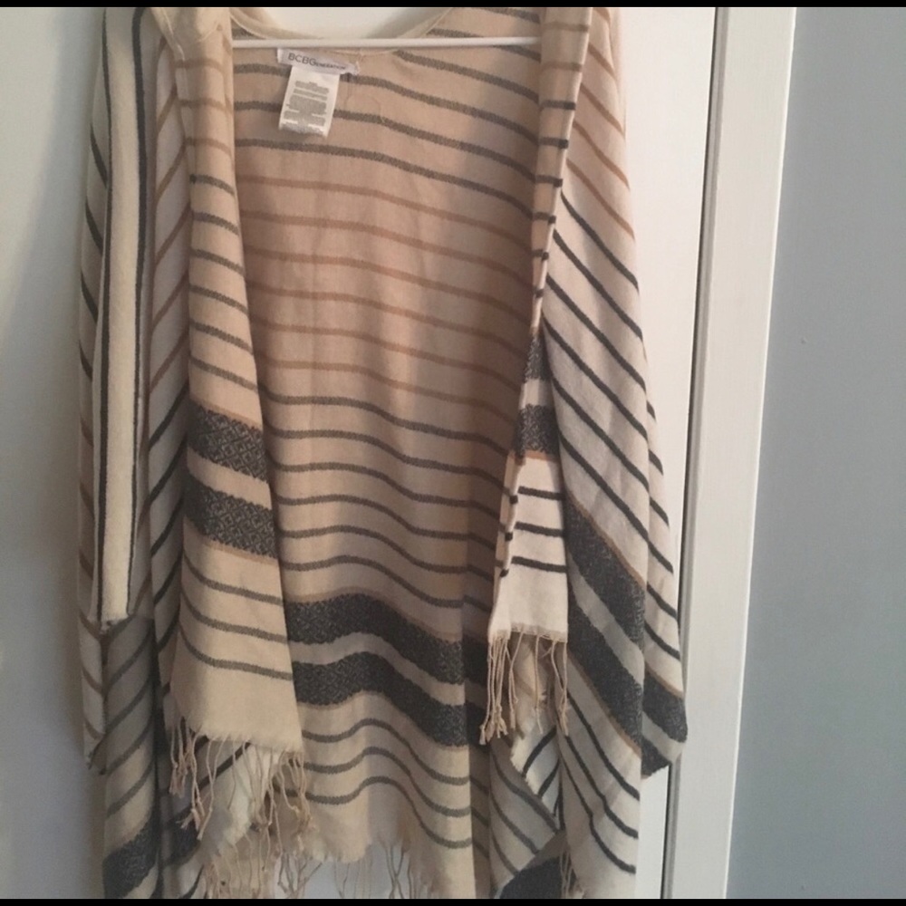 BCBG light poncho